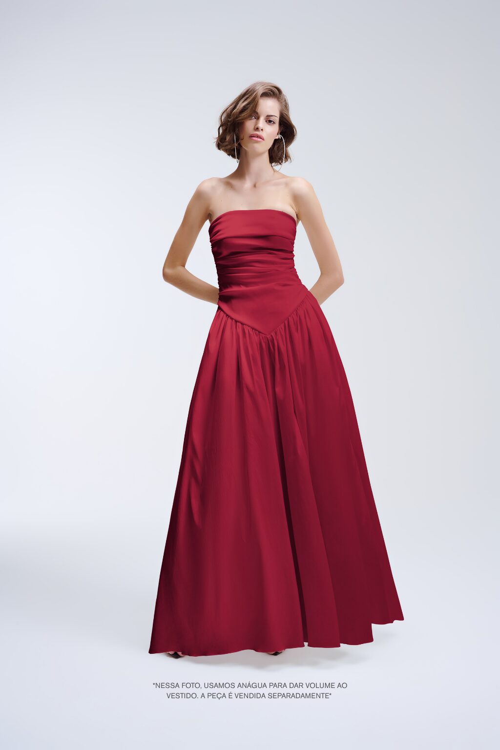 Vestido Longo Sem Alças Com Cintura Baixa e Detalhe em V e Mangas Bufantes Leonor - Vinho