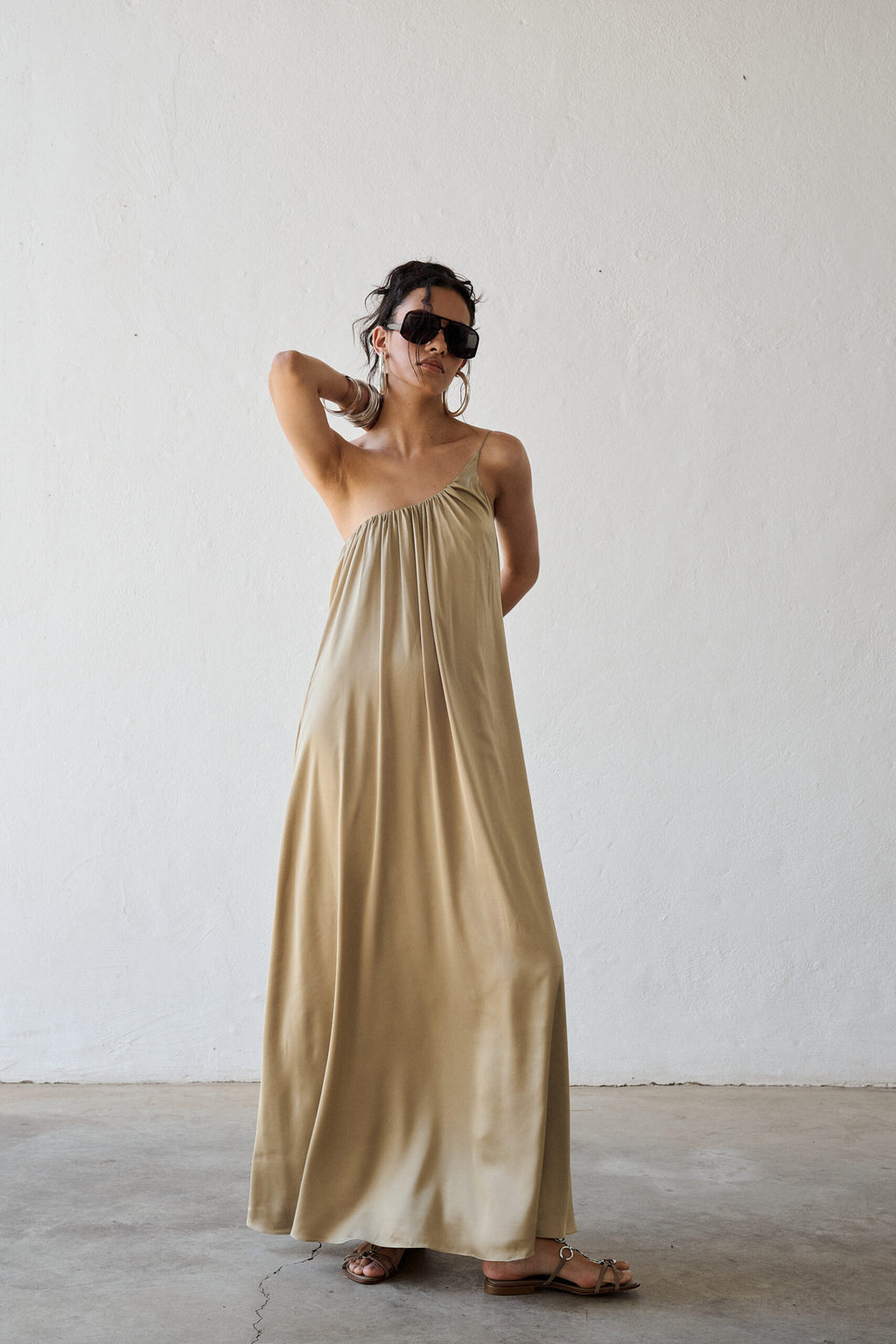 Vestido Acetinado Um Ombro Só Caetana - Champagne