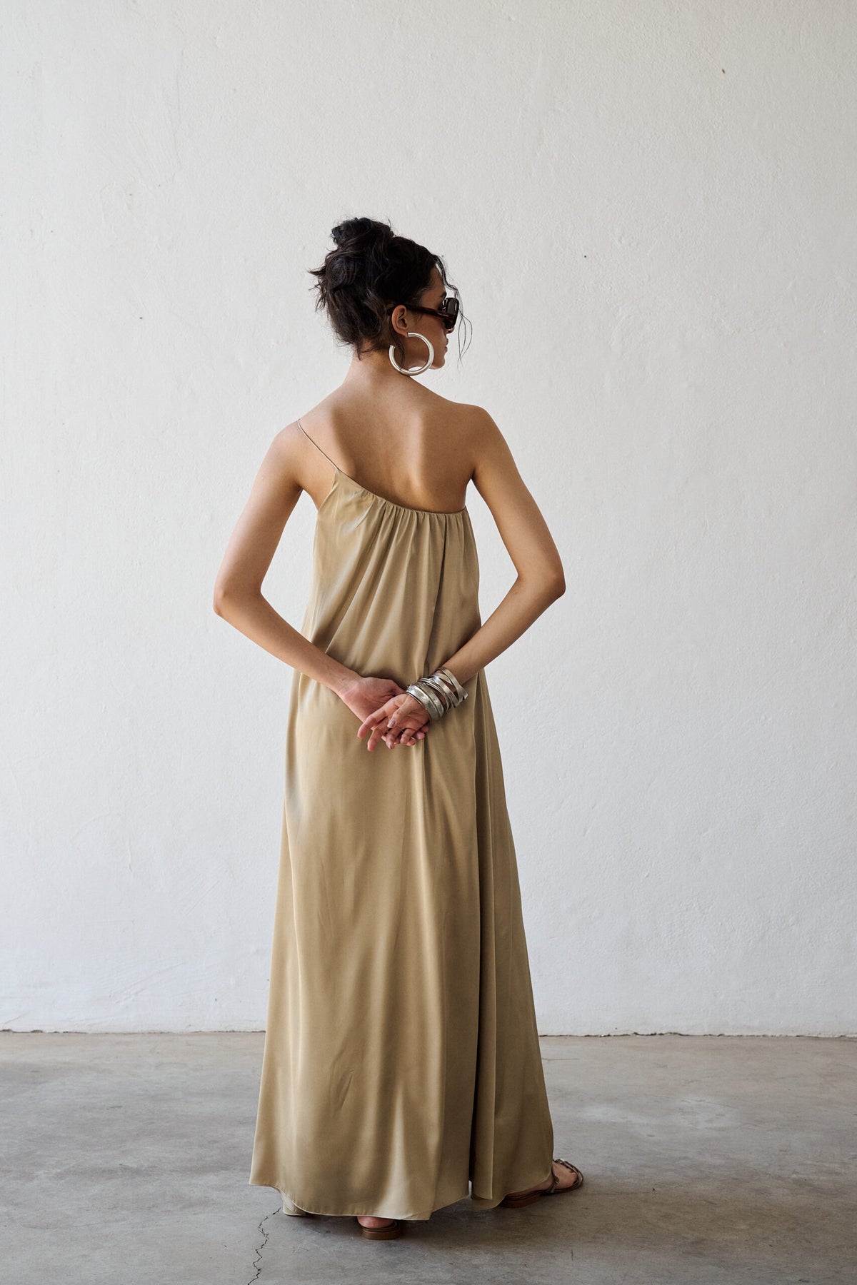 Vestido Acetinado Um Ombro Só Caetana - Champagne