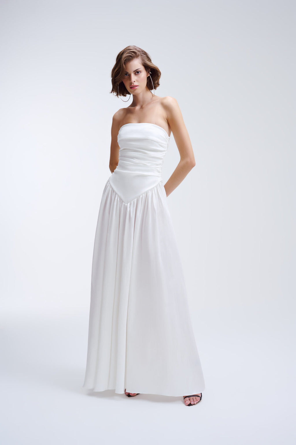 Vestido Longo Sem Alças Com Cintura Baixa e Detalhe em V e Mangas Bufantes Leonor - Off White