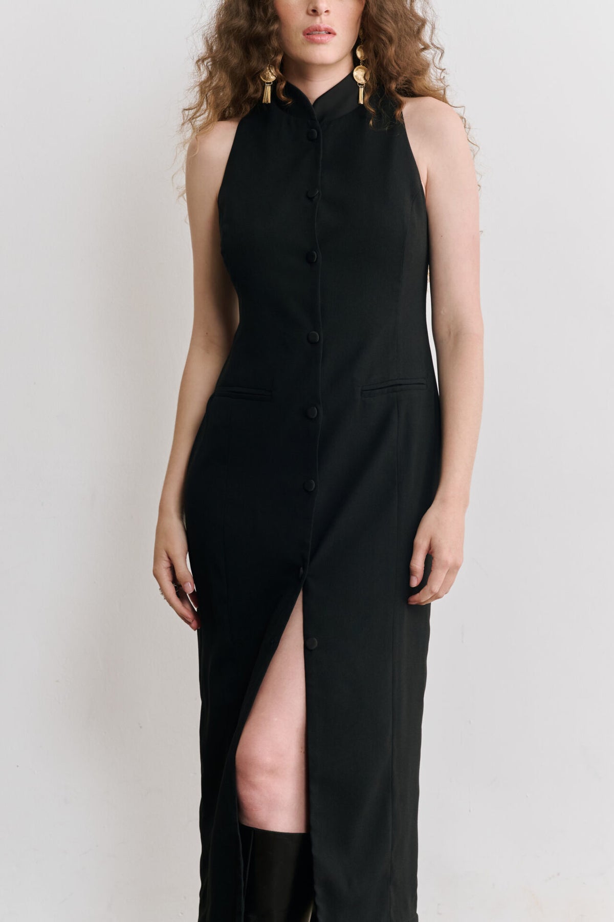 Vestido Midi com Gola Alta e Botões Frontais Sayuri  - Preto