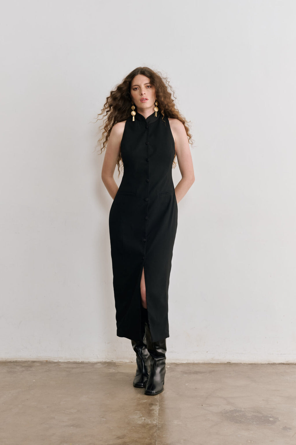 Vestido Midi com Gola Alta e Botões Frontais Sayuri  - Preto