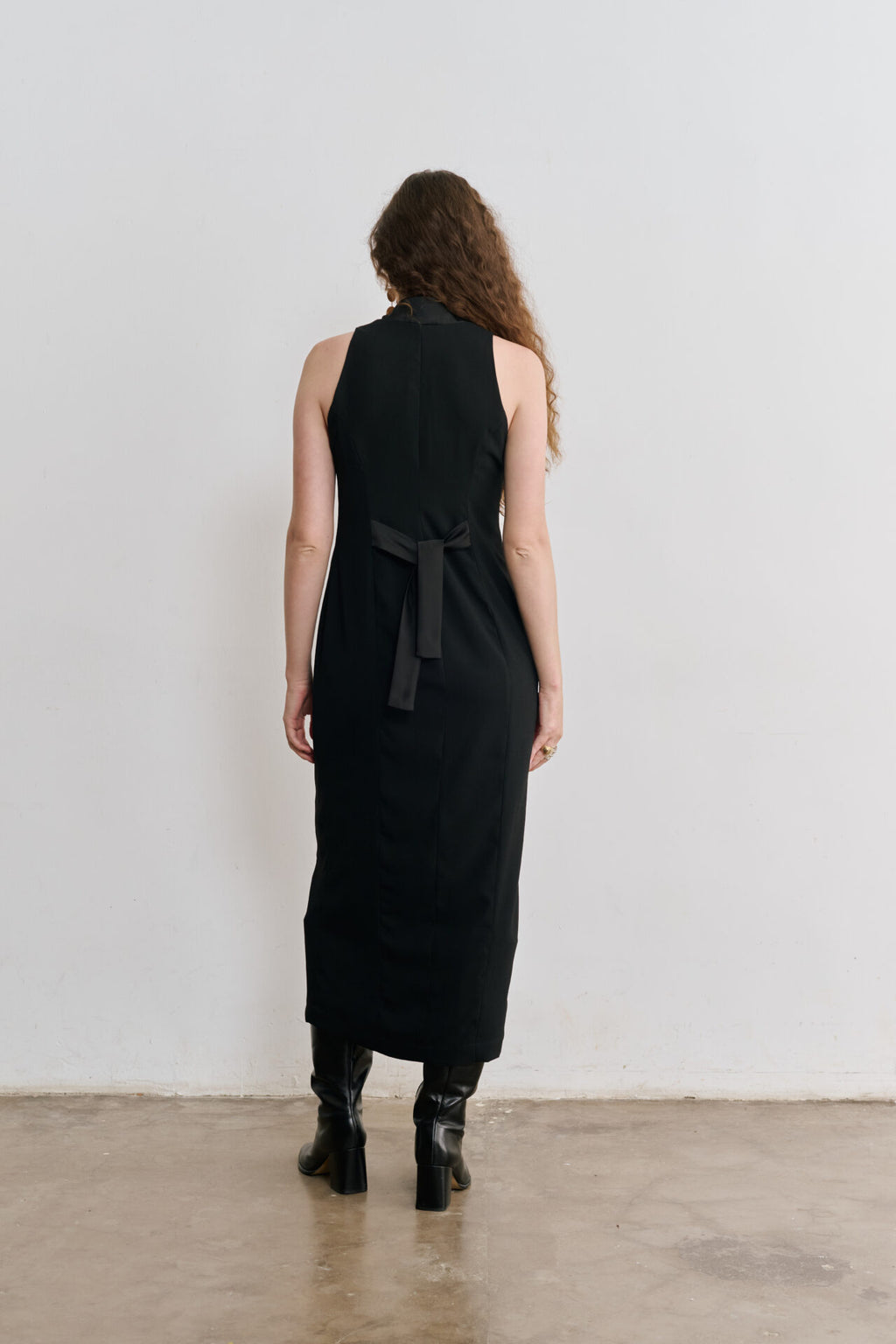 Vestido Midi com Gola Alta e Botões Frontais Sayuri  - Preto