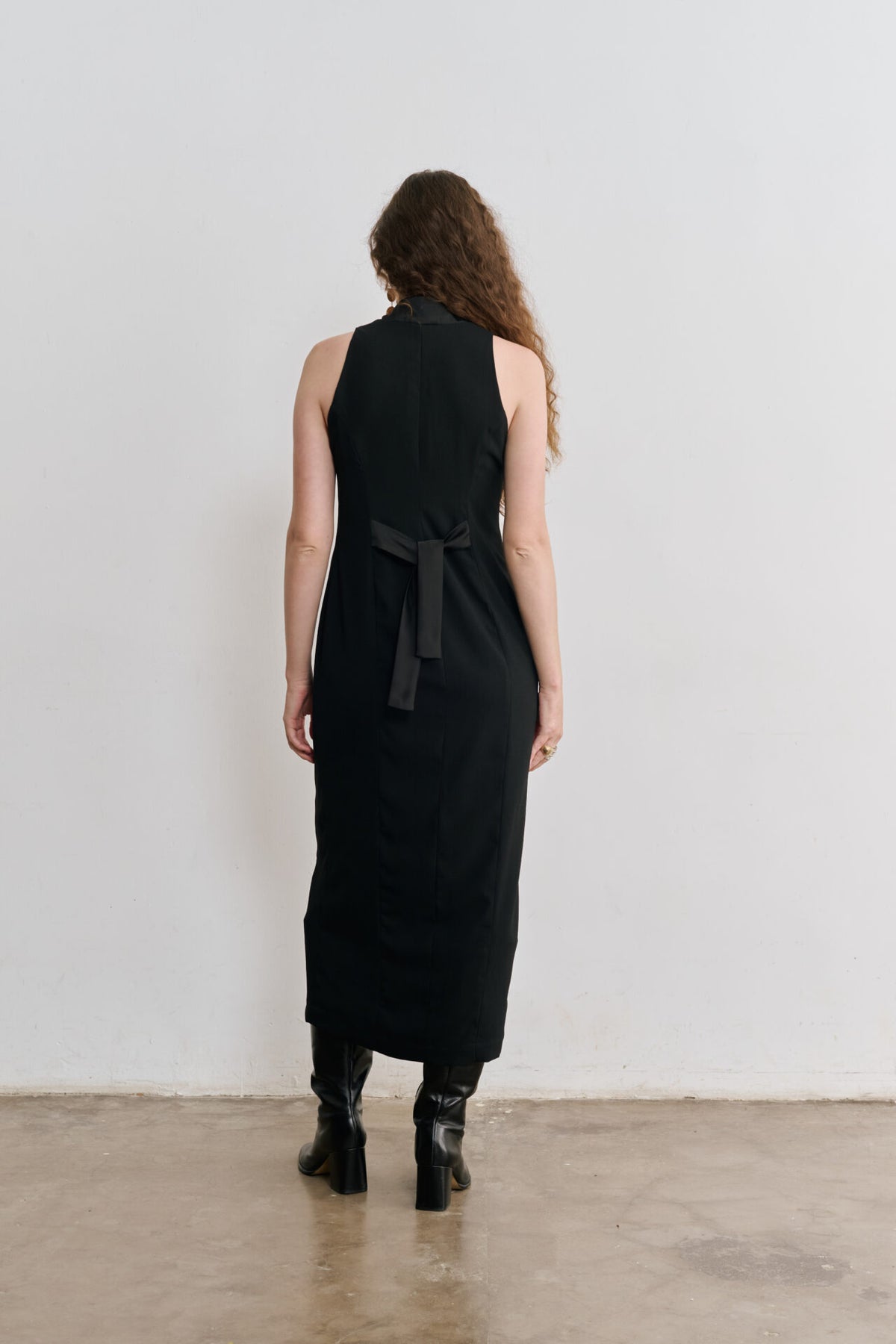 Vestido Midi com Gola Alta e Botões Frontais Sayuri  - Preto