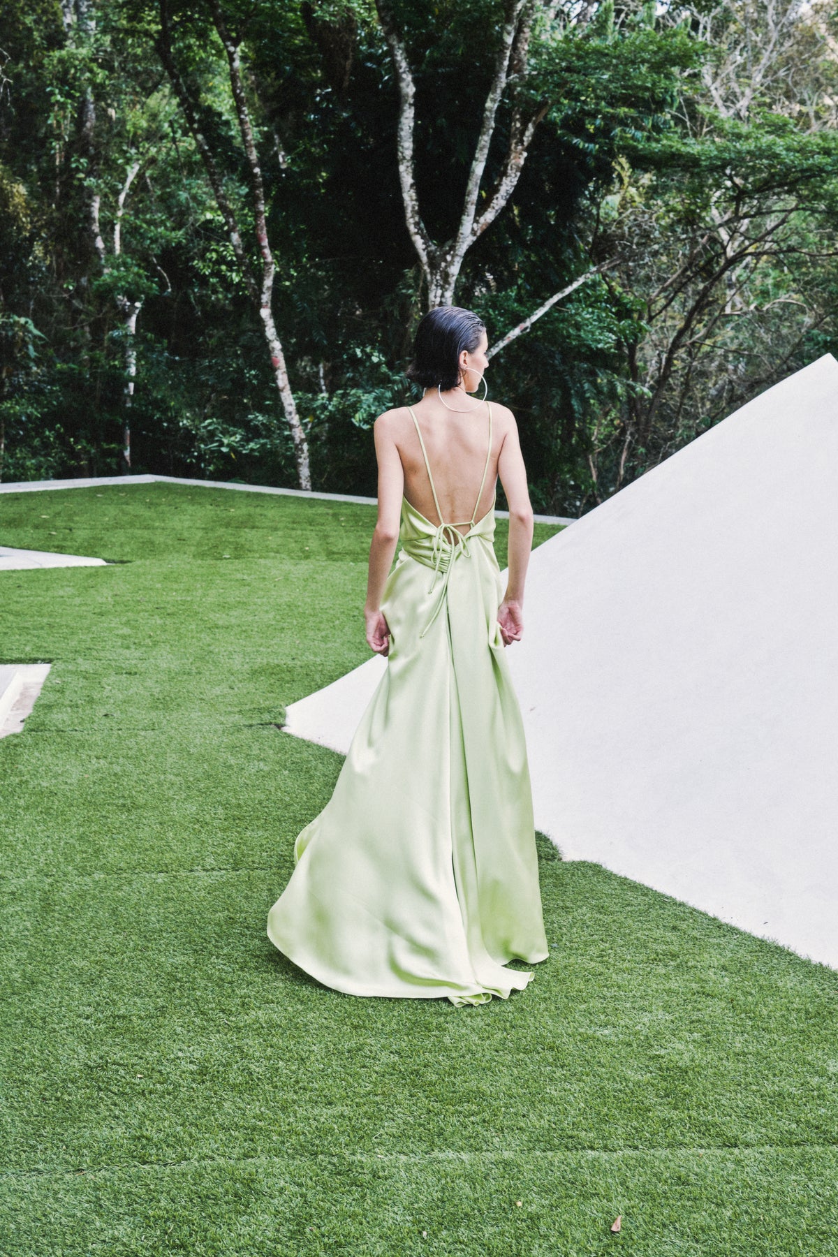 Vestido Acetinado Drapeado Frente Única Com Fenda Priscila – Limoncello