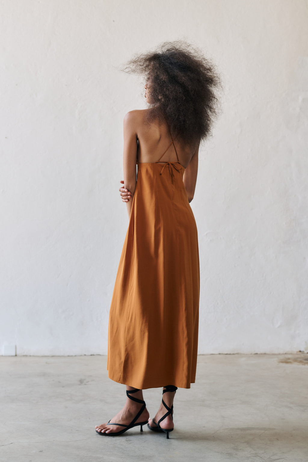 Vestido Midi Alças Finas Pauline - Terra