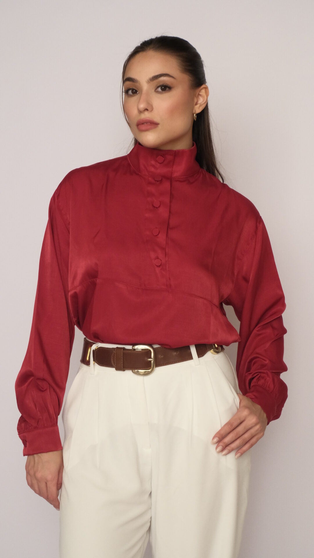 Blusa Manga Longa Acetinada Com Gola Alta Stella - Vinho