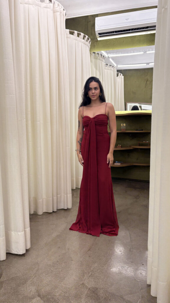 Vestido Longo Fluido Com Decote Drapeado E Faixa Camille - Vinho