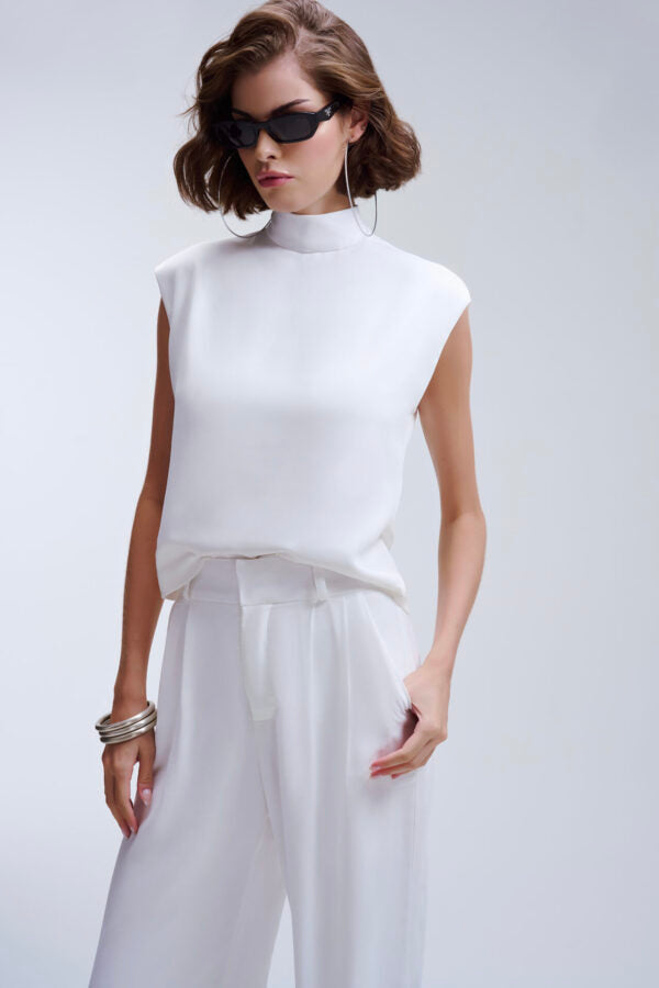 Blusa Feminina Gola Alta sem Manga Eva- Off white