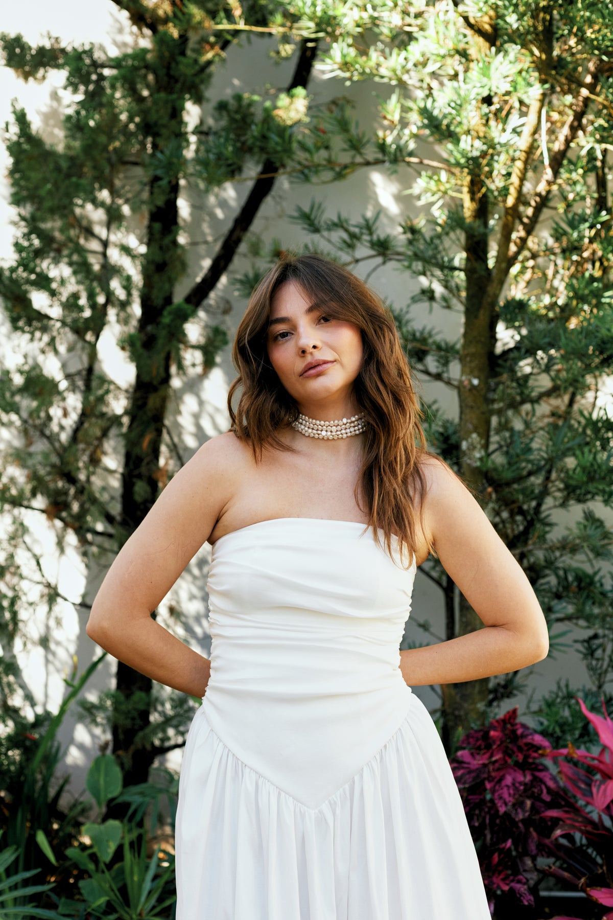 Vestido Longo Sem Alças Com Cintura Baixa e Detalhe em V e Mangas Bufantes Leonor - Off White