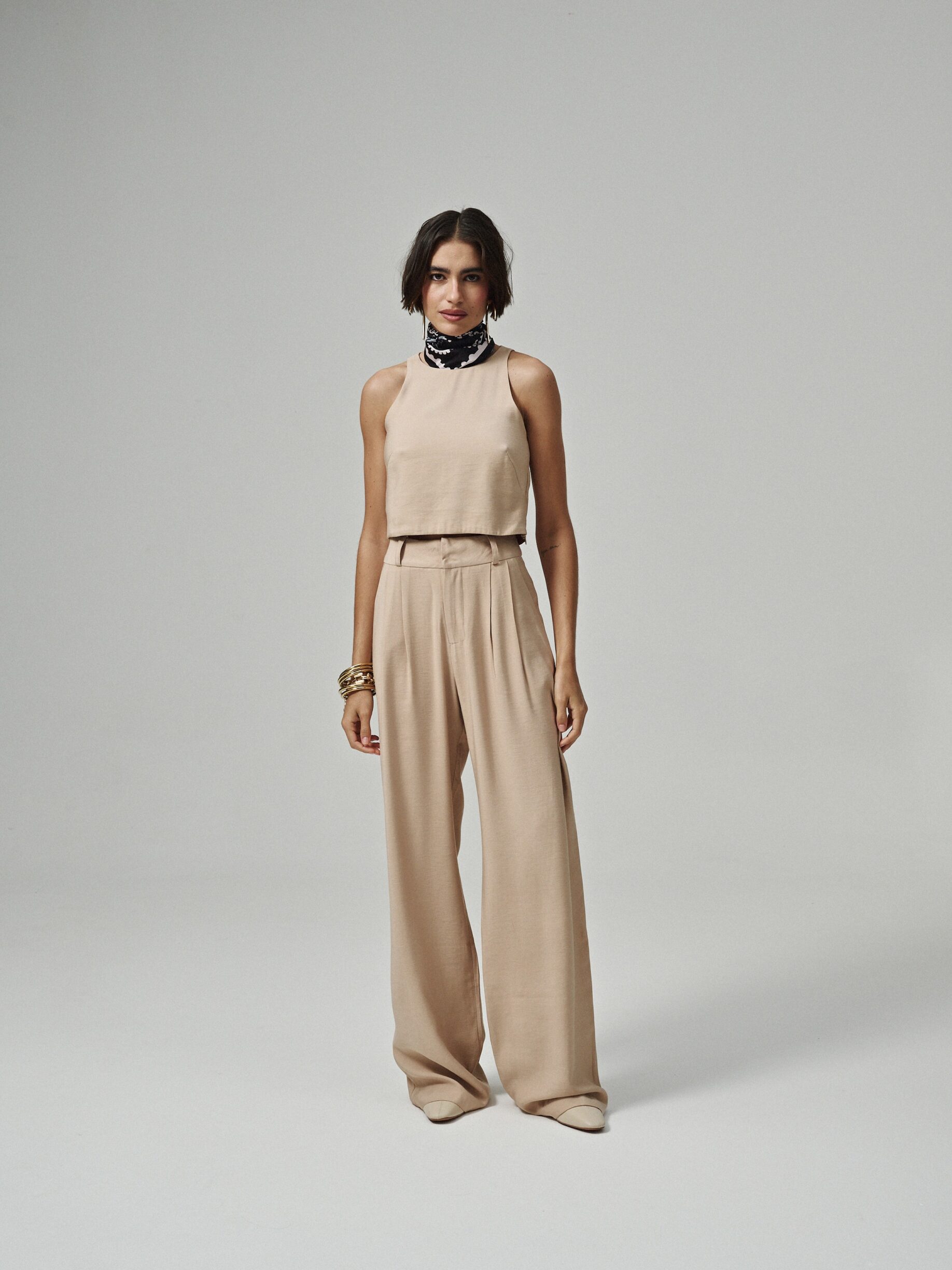 Calça De Alfaiataria Reta Com Pregas Lívia - Palha