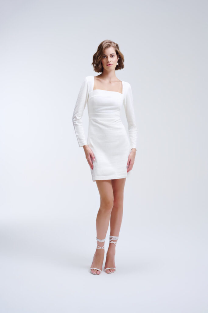 Vestido Curto De Linho Com Decote Quadrado E Manga Longa Silva - Off White
