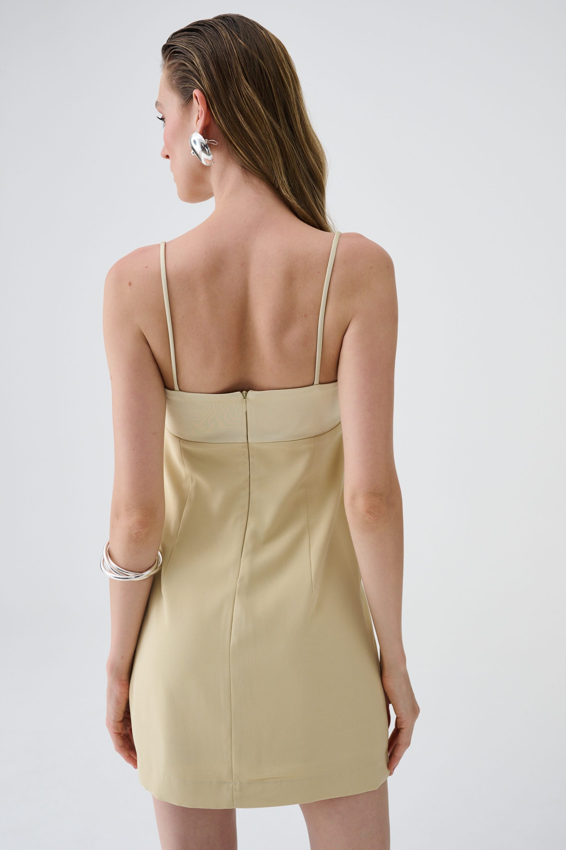 Vestido Curto Viviane - Palha - Imagem 4