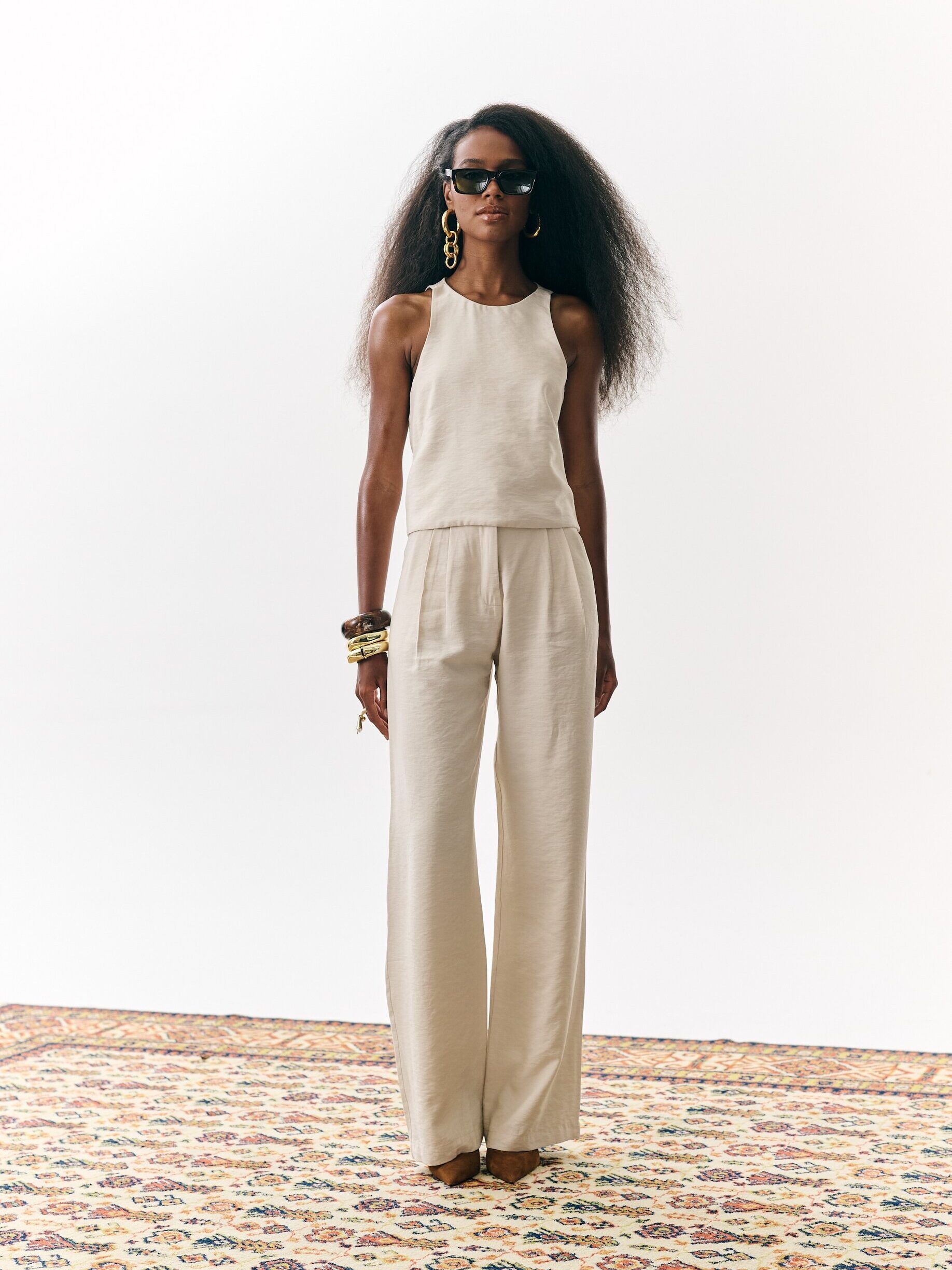 Calça De Alfaiataria Reta Com Pregas Lívia - Areia