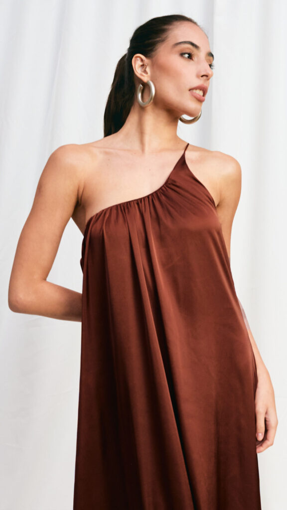 Vestido Acetinado Um Ombro Só Caetana - Cobre - Imagem 2