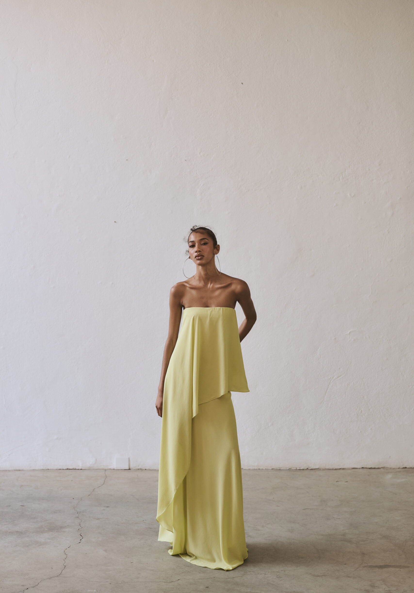 Conjunto Sem Alça Com Blusa Assimétrica e Saia Longa Siena - Amarelo-Limão