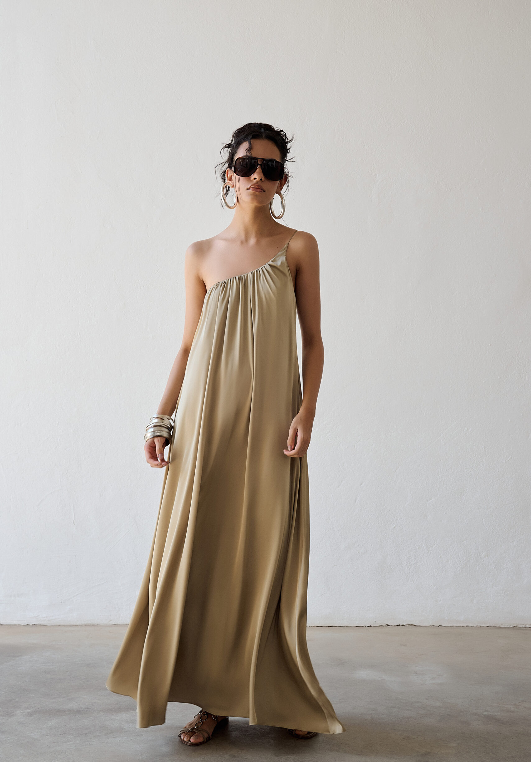 Vestido Acetinado Um Ombro Só Caetana - Champagne