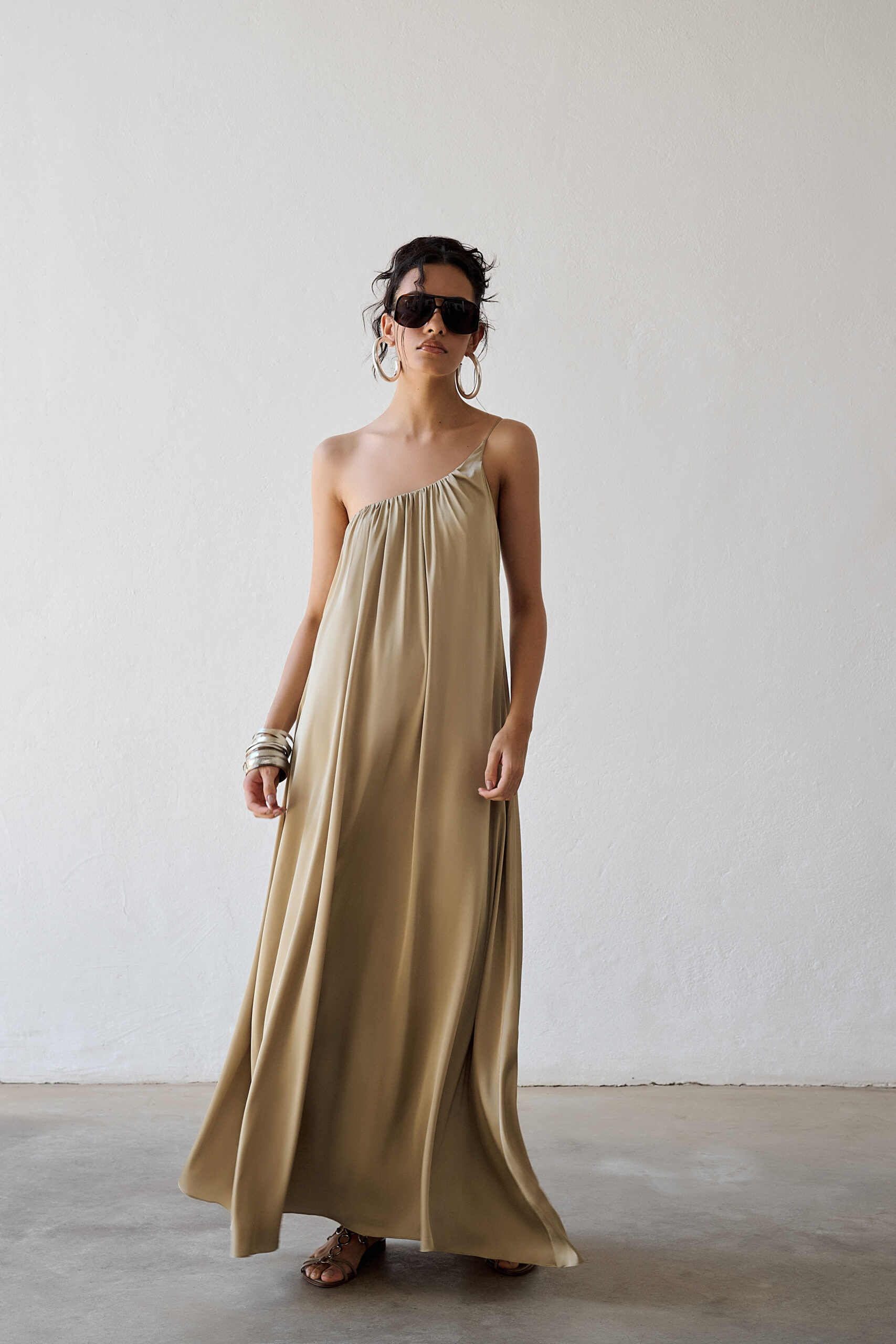 Vestido Acetinado Um Ombro Só Caetana - Champagne