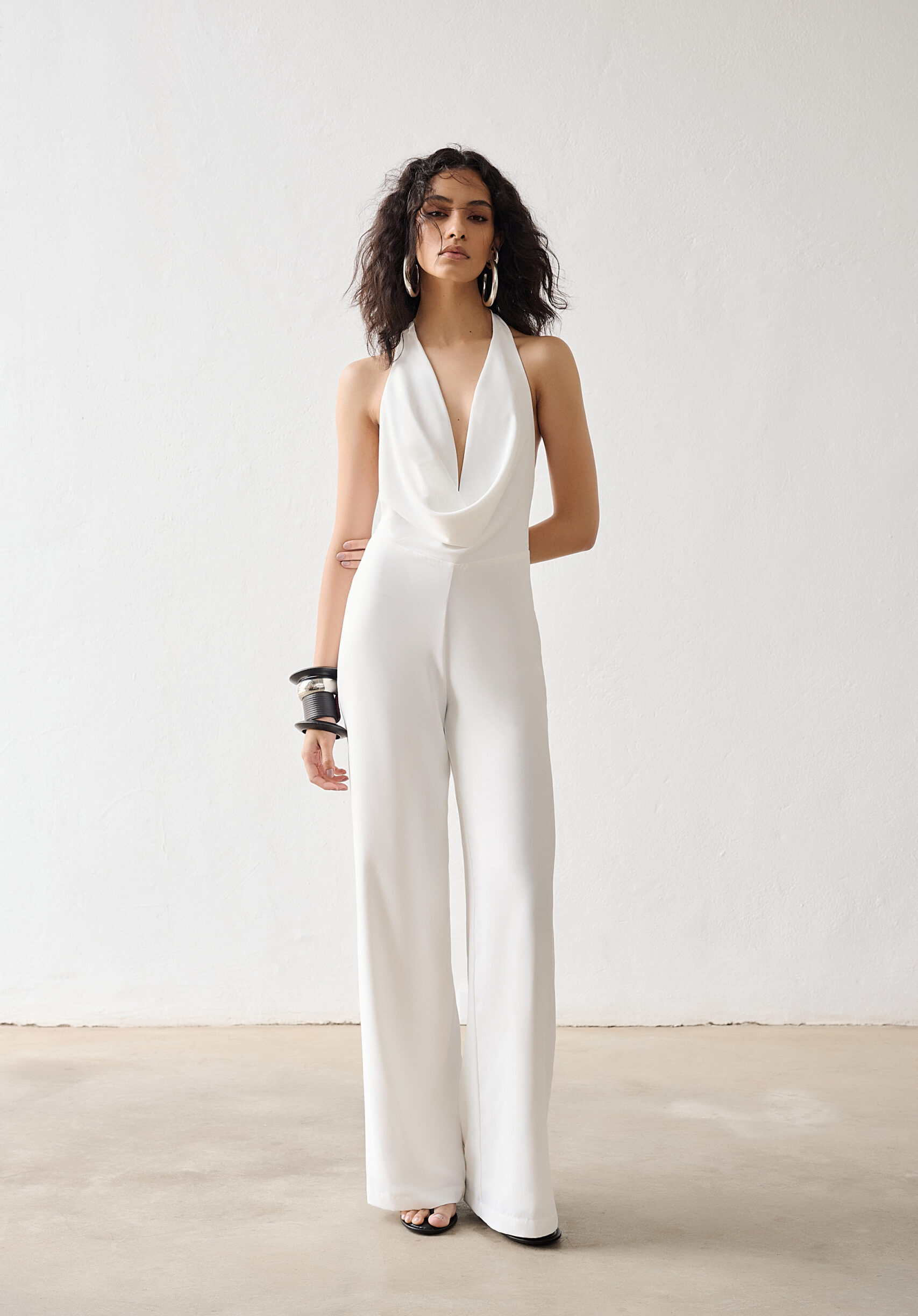 Macacão Decote Degagê Paola - Off