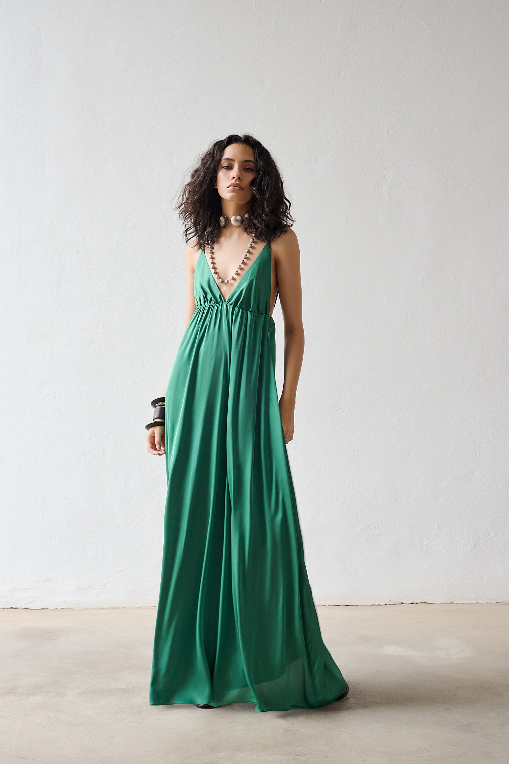 Vestido Longo Decote Em V Acetinado Mercedes - Verde