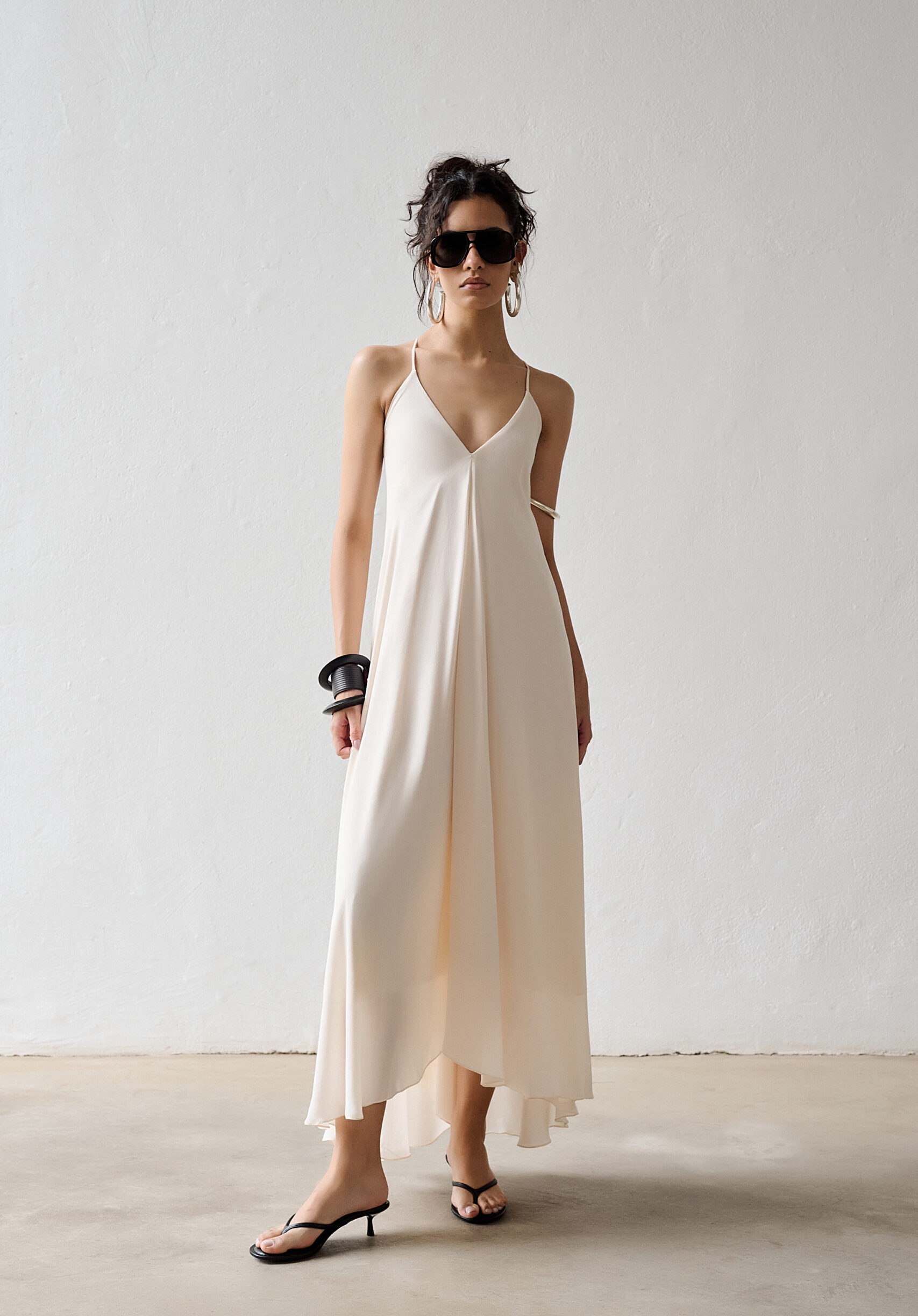 Vestido Longo Fluido Decote Em V Costas Abertas Ada - Off