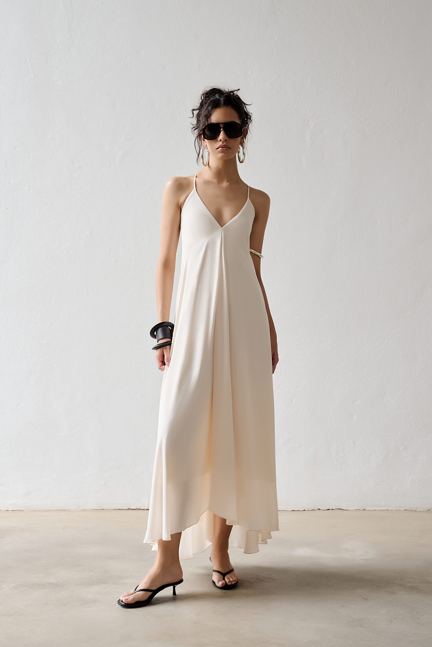 Vestido Longo Fluido Decote Em V Costas Abertas Ada - Off