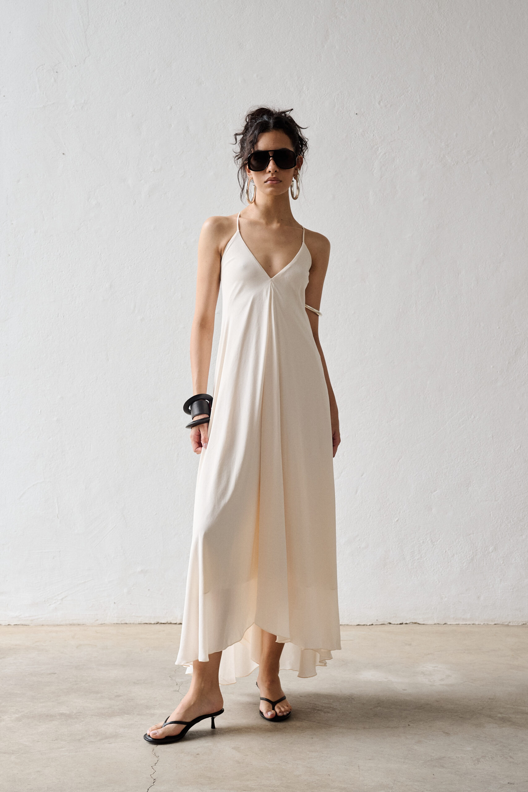 Vestido Longo Fluido Decote Em V Costas Abertas Ada - Off