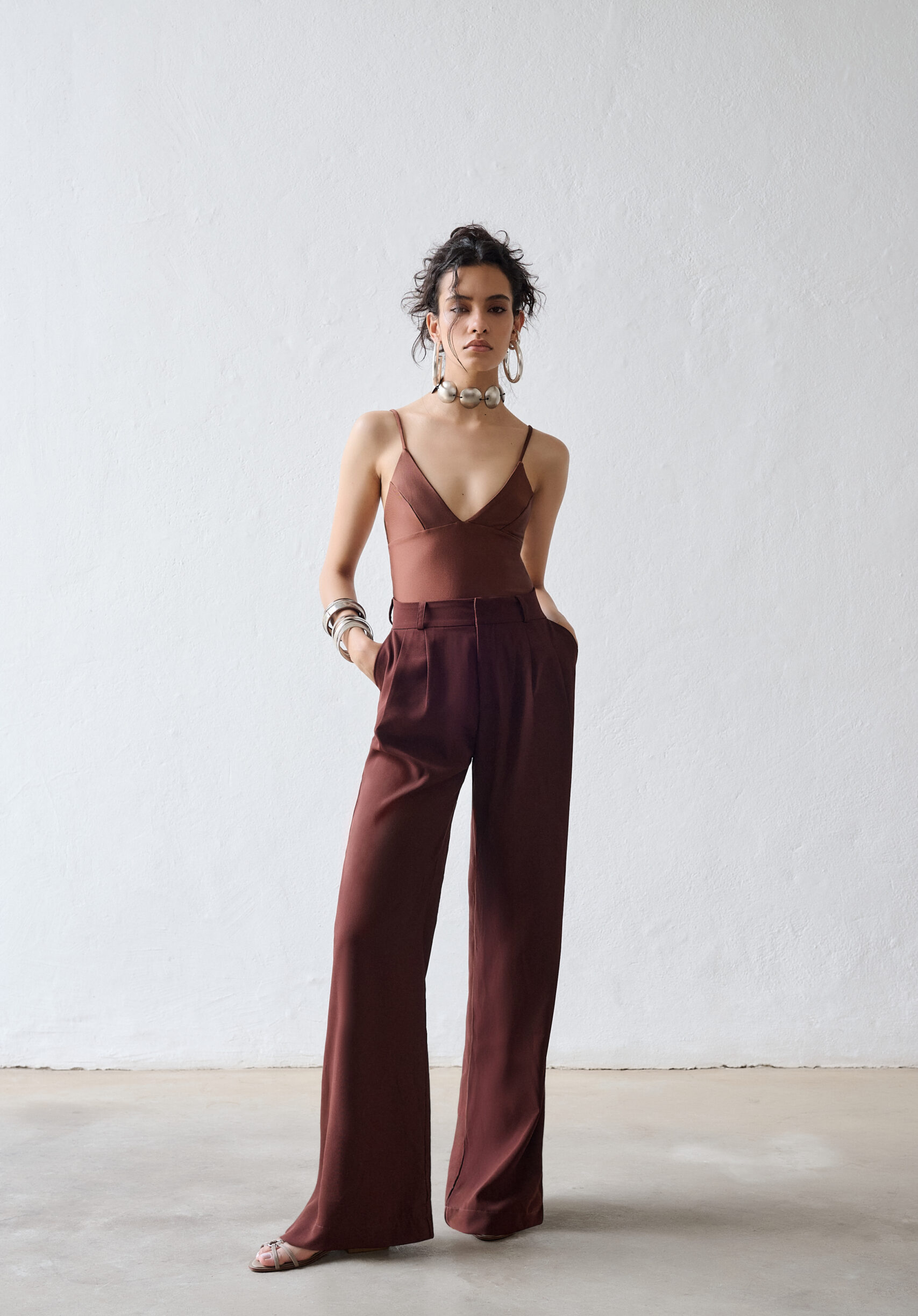 Body De Alcinhas Com Decote Em V Adelaide - Marrom