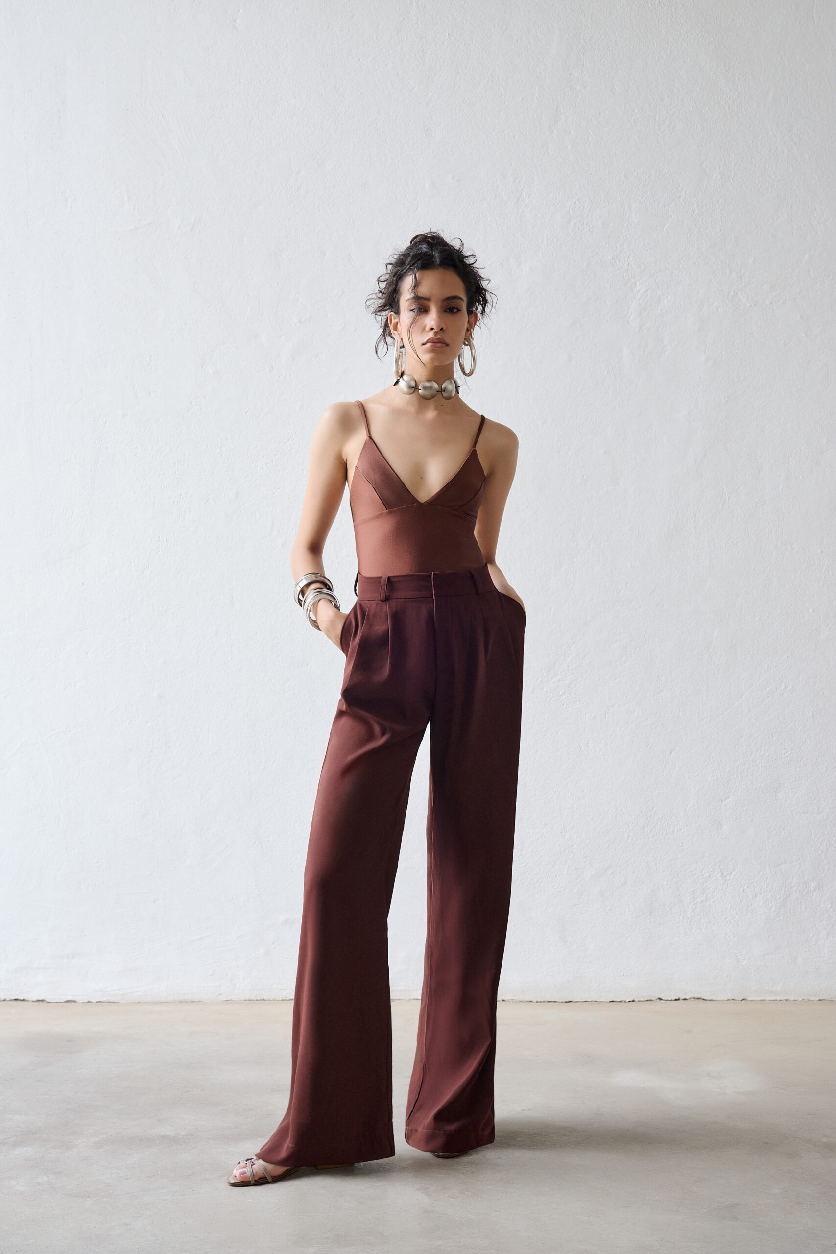 Body De Alcinhas Com Decote Em V Adelaide - Marrom