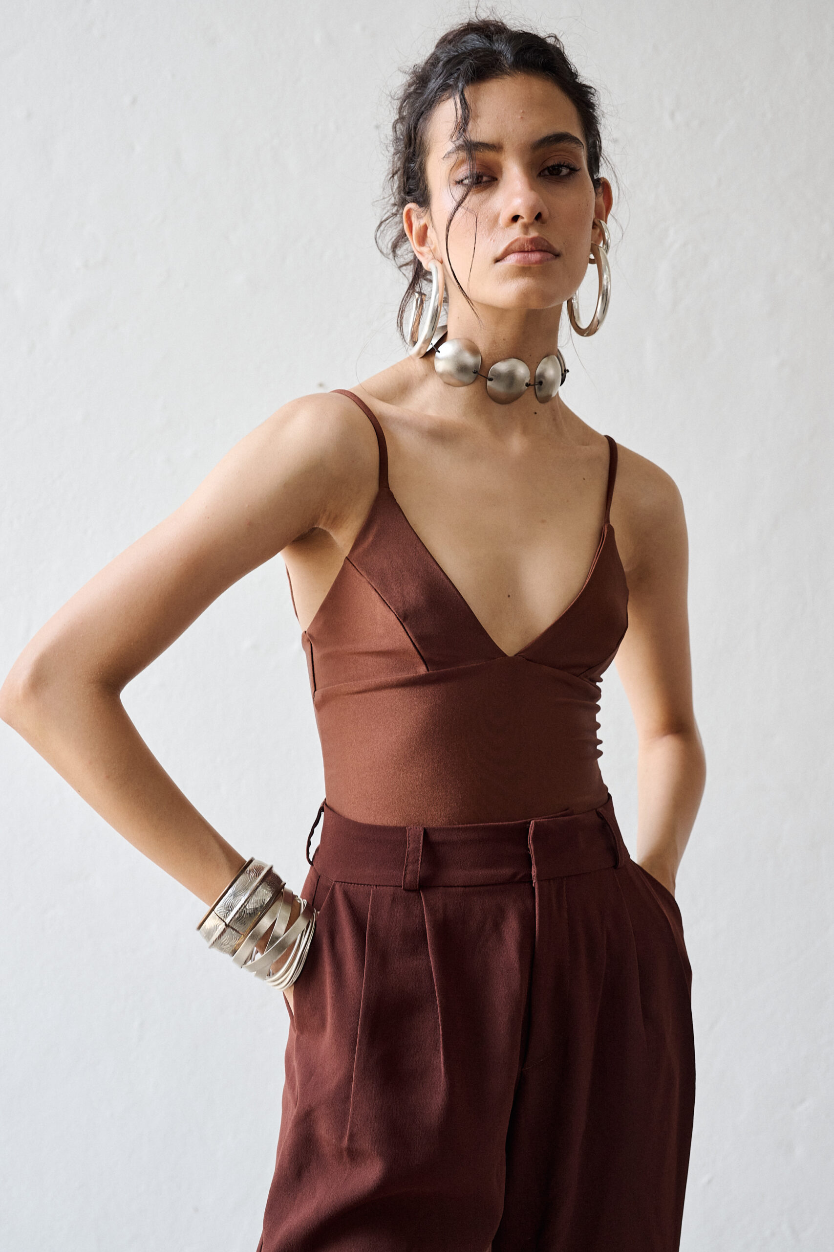 Body De Alcinhas Com Decote Em V Adelaide - Marrom