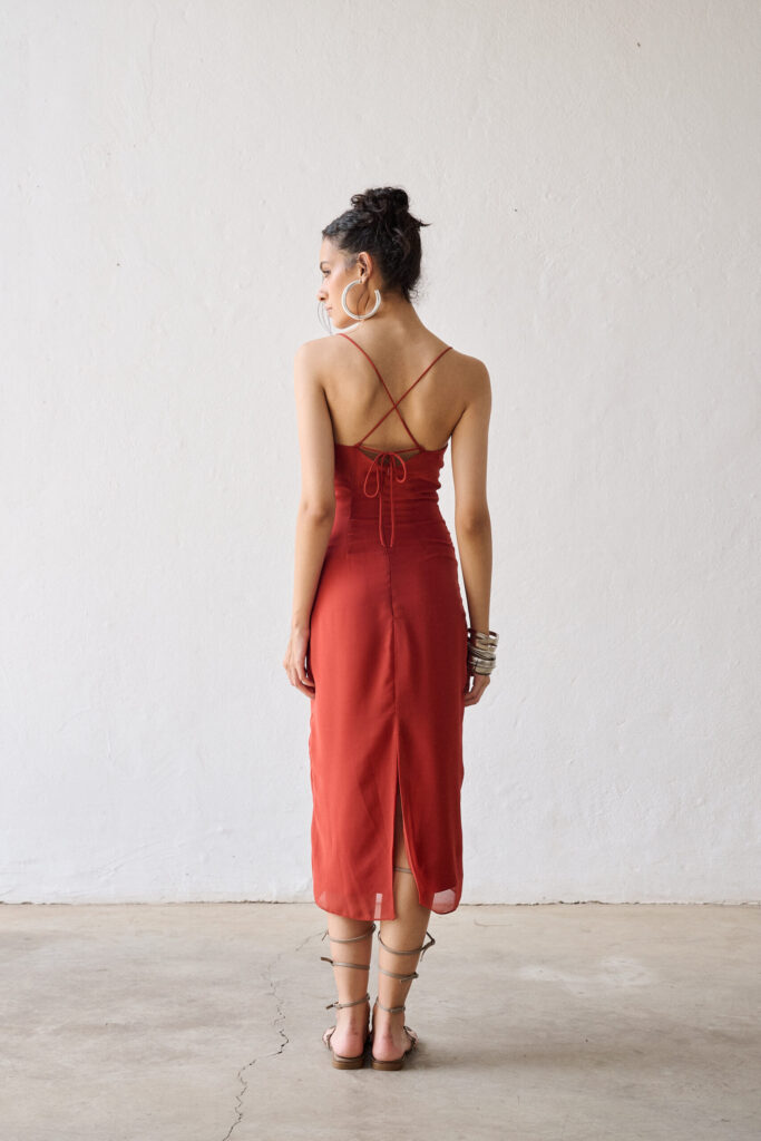 Vestido Midi de Alças Finas com Amarração nas Costas Lara - Terra - Imagem 2