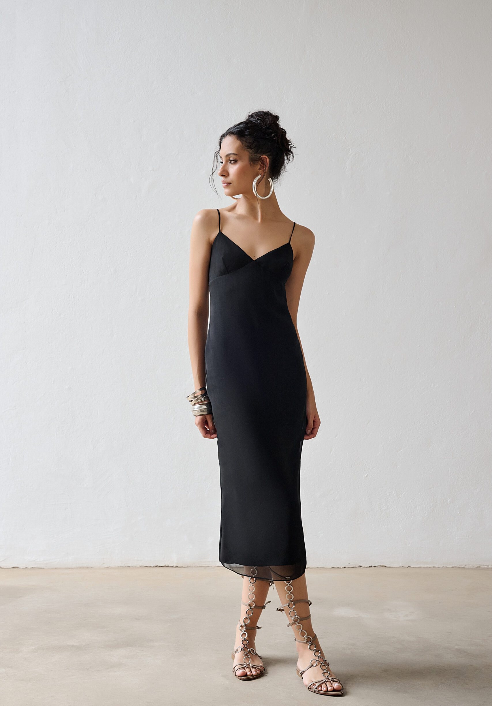 Vestido Midi de Alças Finas com Amarração nas Costas Lara - Preto
