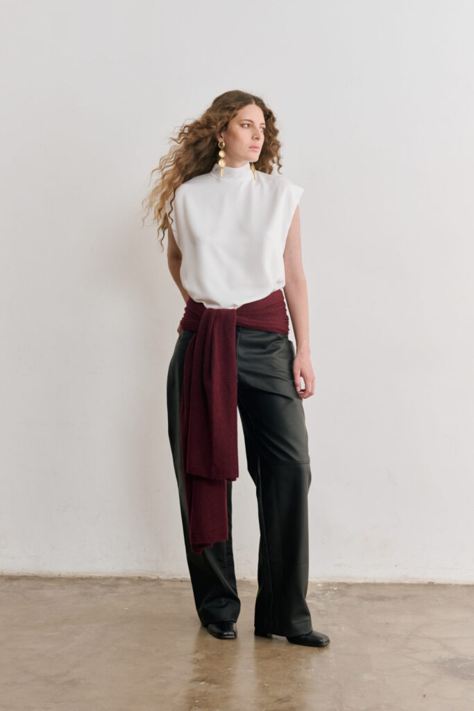Blusa Feminina Gola Alta sem Manga Eva- Off white - Imagem 3