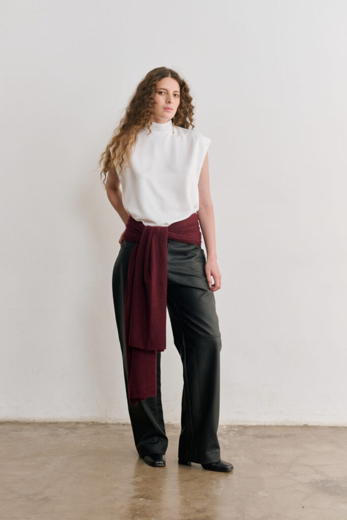 Blusa Feminina Gola Alta sem Manga Eva- Off white - Imagem 2
