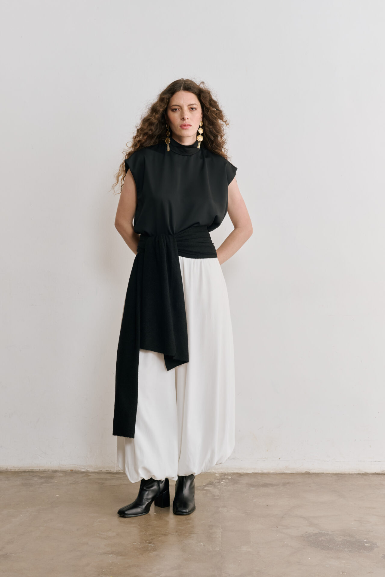 Blusa Feminina Gola Alta sem Manga Eva- Preta
