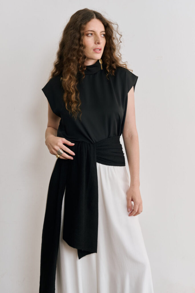 Blusa Feminina Gola Alta sem Manga Eva- Preta - Imagem 3
