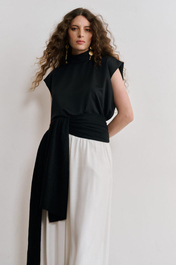 Blusa Feminina Gola Alta sem Manga Eva- Preta - Imagem 4