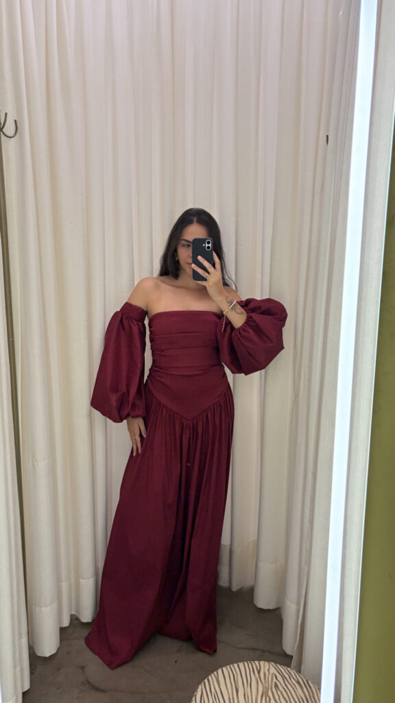 Vestido Longo Sem Alças Com Cintura Baixa e Detalhe em V e Mangas Bufantes Leonor - Vinho - Imagem 3