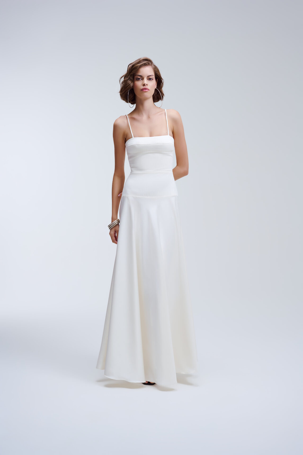 Vestido Longo Com Saia Acetinada e Alças Finas Amália - Off White