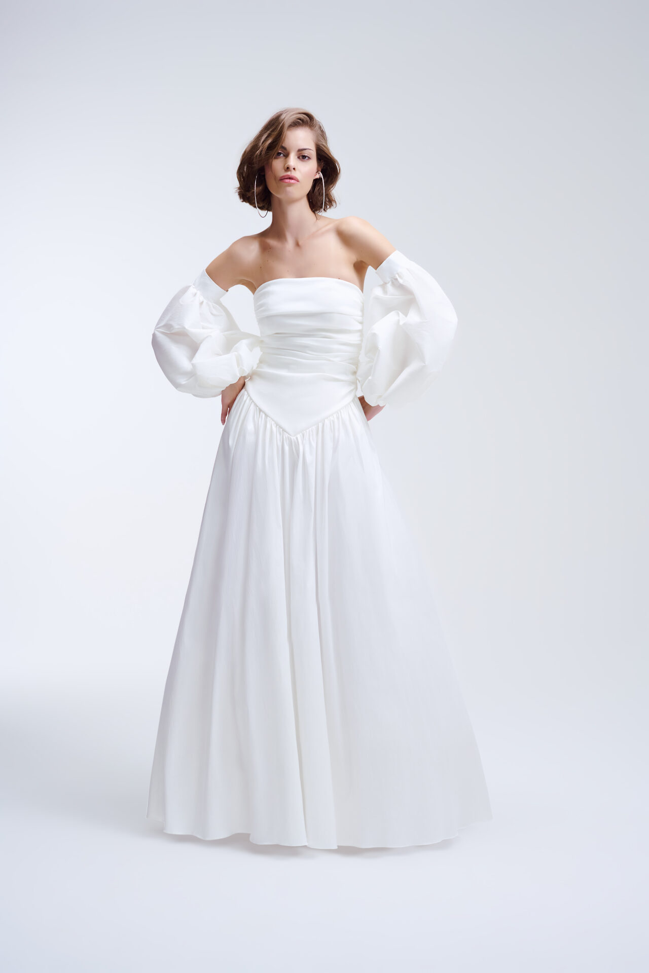 Vestido Longo Sem Alças Com Cintura Baixa e Detalhe em V e Mangas Bufantes Leonor - Off White