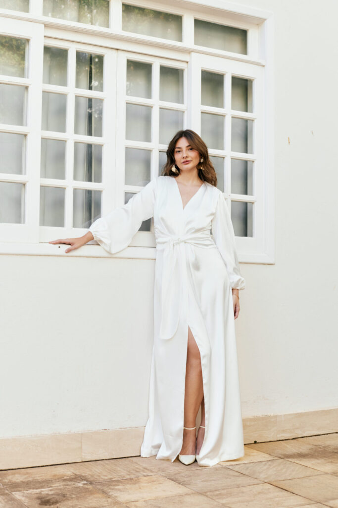 Vestido Longo De Mangas Longas Com Fenda e Amarração Frontal Marieta - Off White - Imagem 3