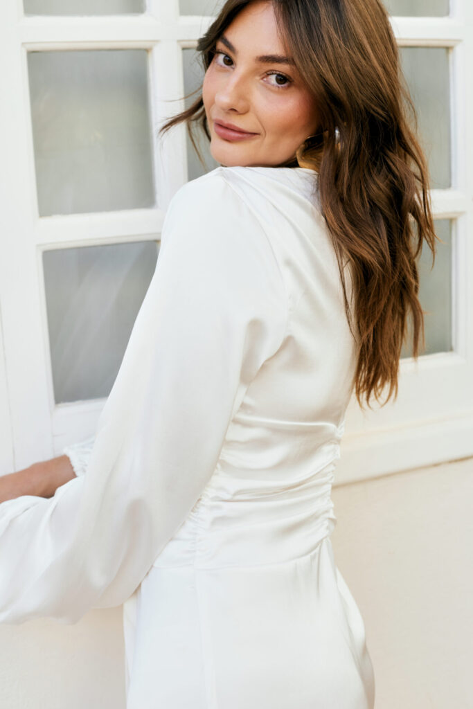 Vestido Longo De Mangas Longas Com Fenda e Amarração Frontal Marieta - Off White - Imagem 4