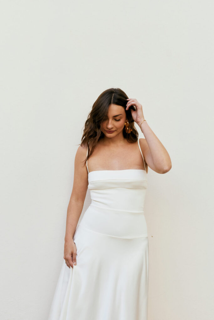 Vestido Longo Com Saia Acetinada e Alças Finas Amália - Off White - Imagem 2