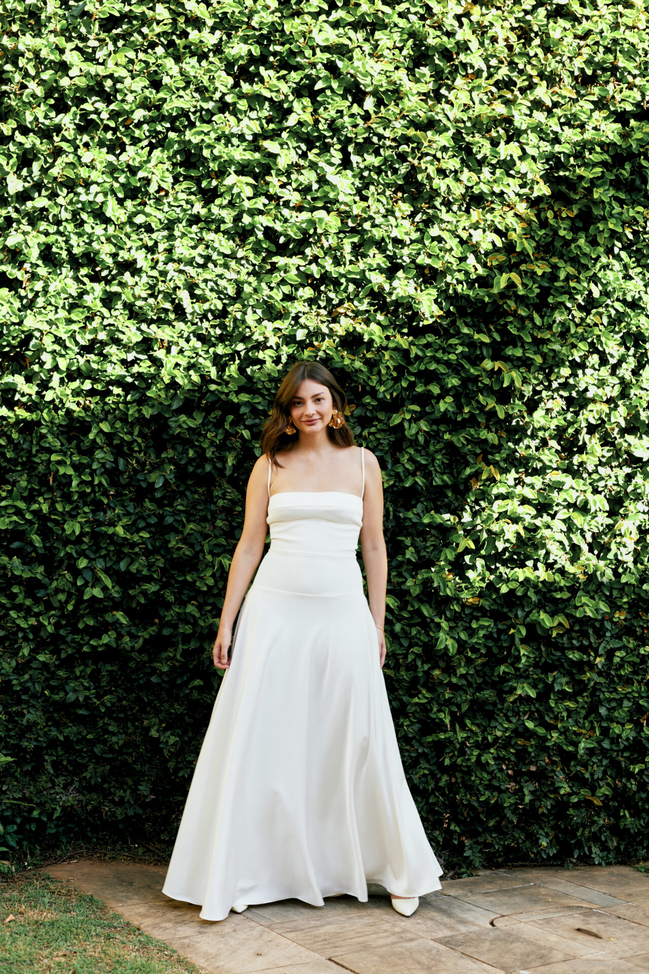 Vestido Longo Com Saia Acetinada e Alças Finas Amália - Off White