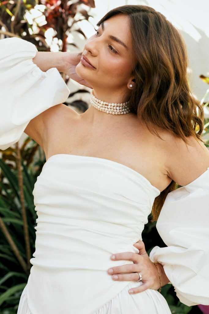 Vestido Longo Sem Alças Com Cintura Baixa e Detalhe em V e Mangas Bufantes Leonor - Off White - Imagem 2
