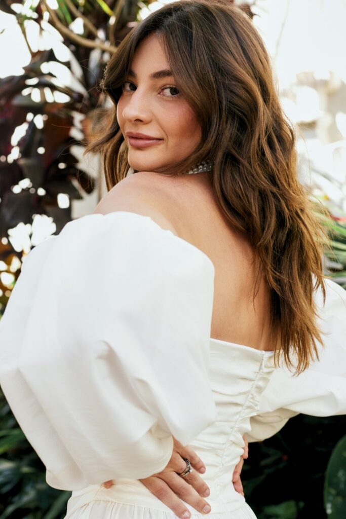 Vestido Longo Sem Alças Com Cintura Baixa e Detalhe em V e Mangas Bufantes Leonor - Off White - Imagem 3