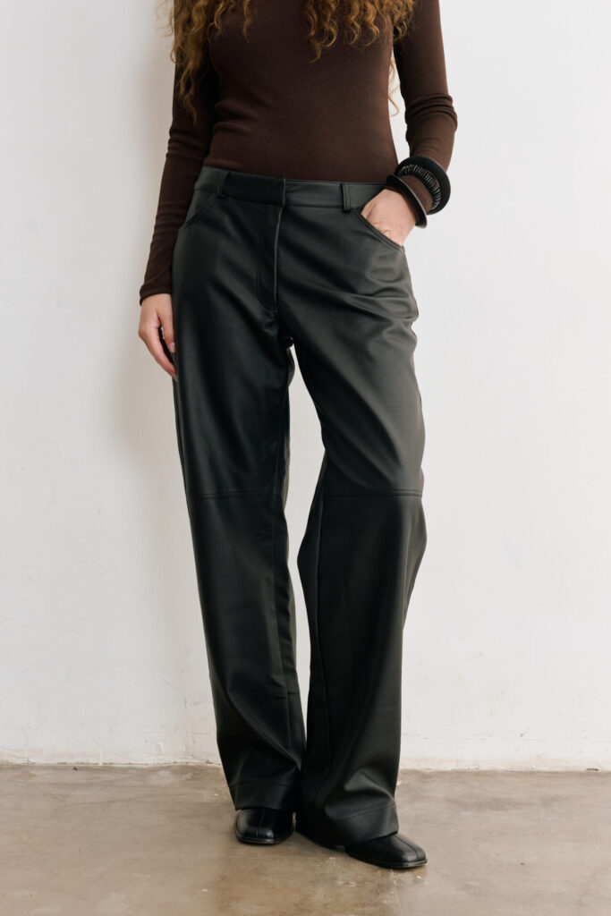 Calça de Courino Dominique - Preto - Imagem 5