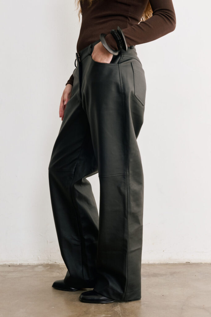 Calça de Courino Dominique - Preto - Imagem 3