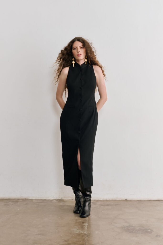 Vestido Midi com Gola Alta e Botões Frontais Sayuri - Preto - Imagem 3