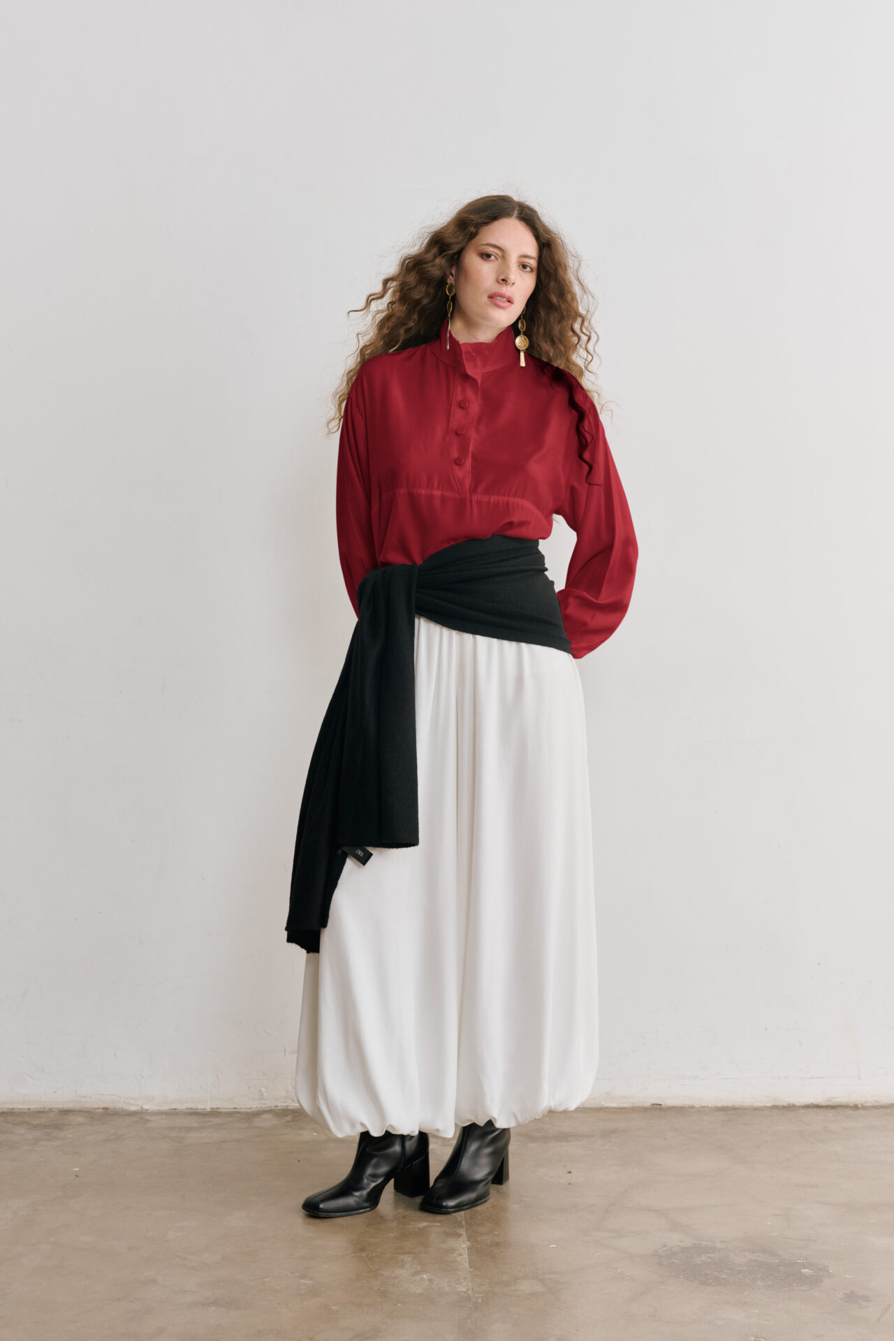 Blusa Manga Longa Acetinada Com Gola Alta Stella - Vinho